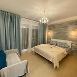 Апартаменти Luxury Townhouse Oasis Fanabe