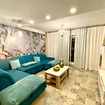 Апартаменти Luxury Townhouse Oasis Fanabe