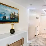 Апартаменти Luxury Townhouse Oasis Fanabe Адехе