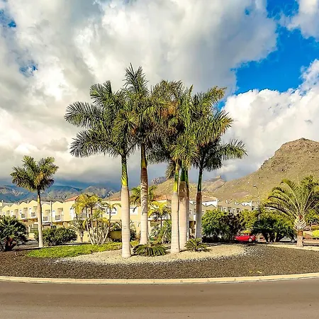 Апартаменти Luxury Townhouse Oasis Fanabe