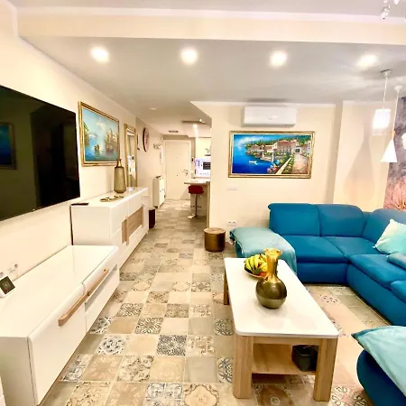 Апартаменти Luxury Townhouse Oasis Fanabe Адехе