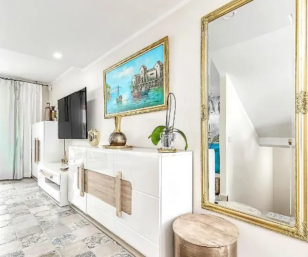 Apartment Luxury Townhouse Oasis Fanabe