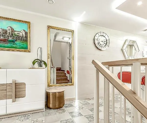 Apartment Luxury Townhouse Oasis Fanabe